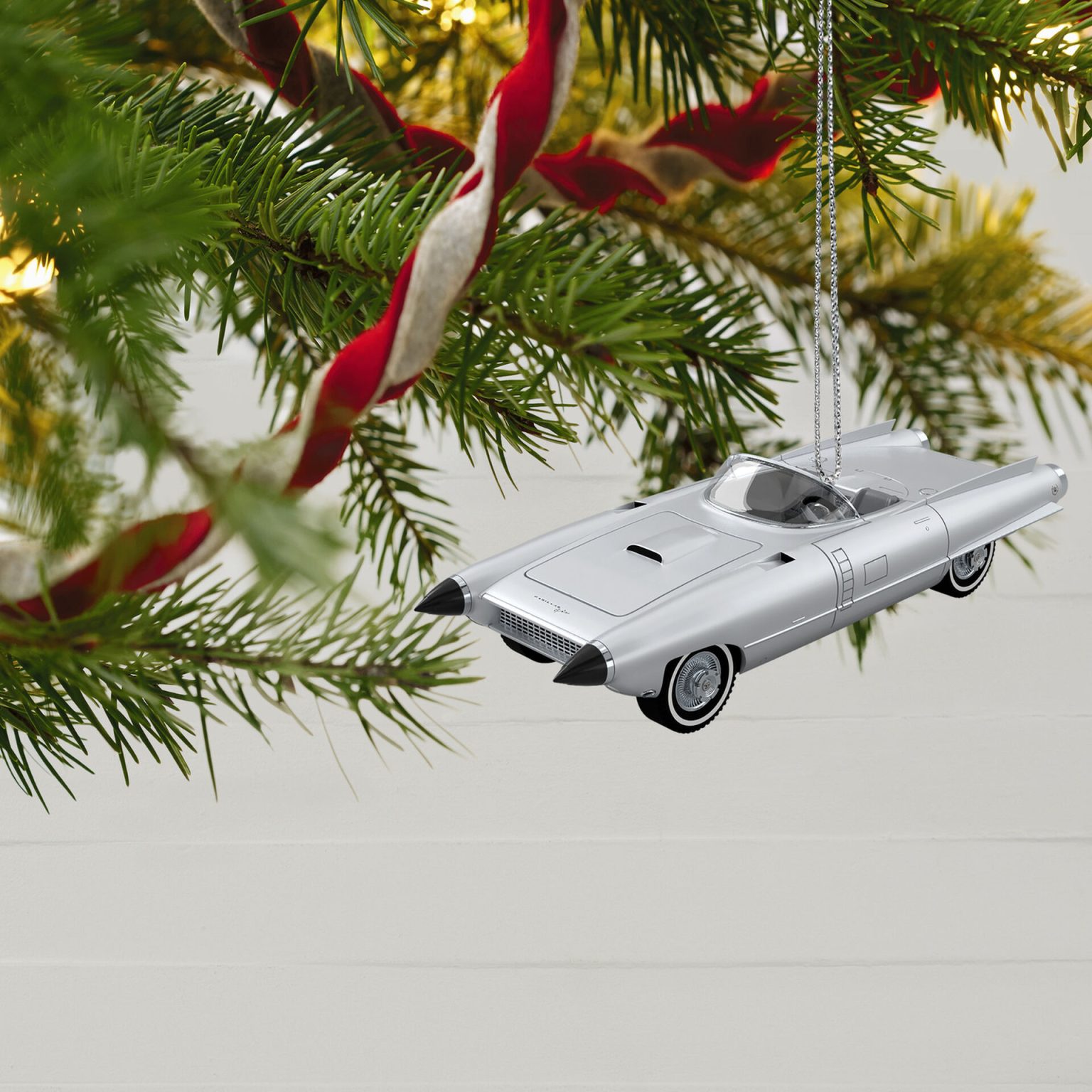 Legendary Concept Cars 1959 Cadillac® Cyclone Metal Ornament 2021